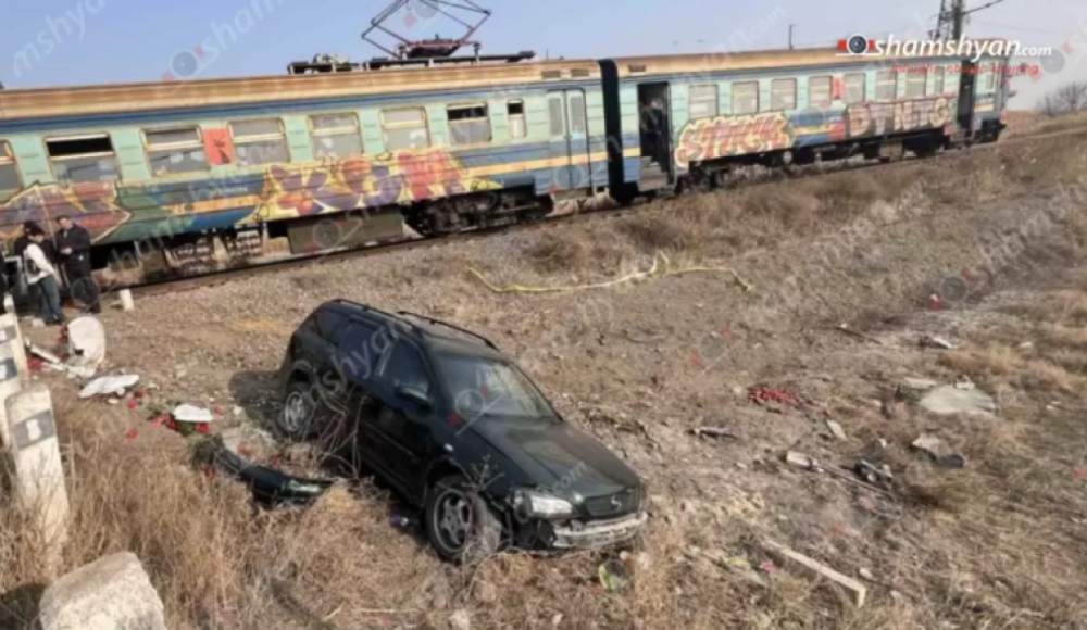 Բախվել են մարդատար գնացքն ու «Opel»-ը