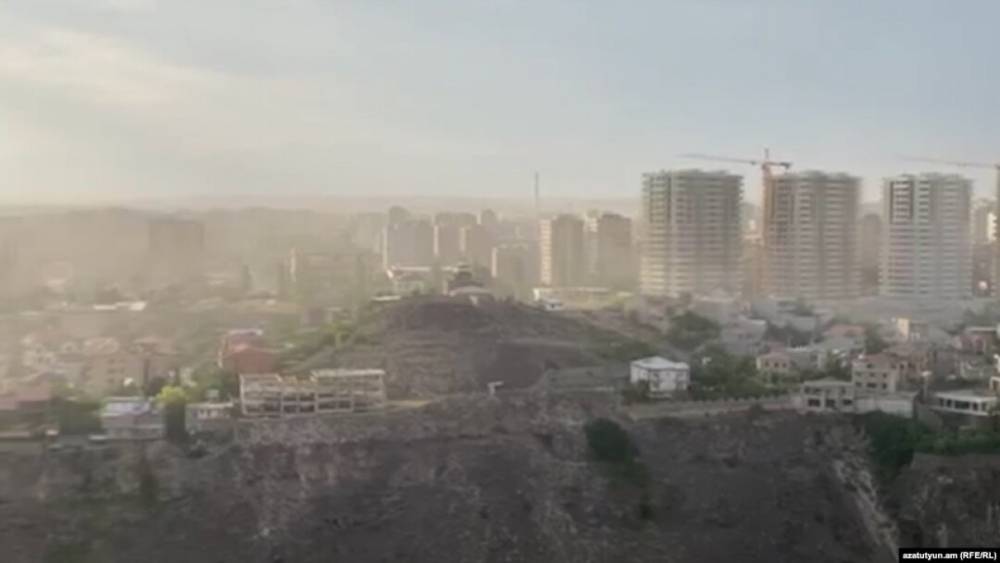 Օդն այնքան է աղտոտված, որ տպավորություն է, թե քաղաքում մշտապես մառախուղ է, իսկ մասսայական ծառահատումները շարունակվում են. Դանիելյան