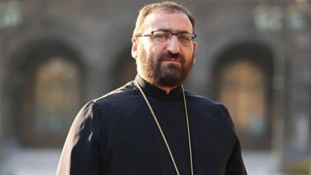 Ինչո՞ւ համար հեռանամ, որովհետև ինչ-որ մարդիկ այդպե՞ս են ցանկանում. Արշակ Սրբազան