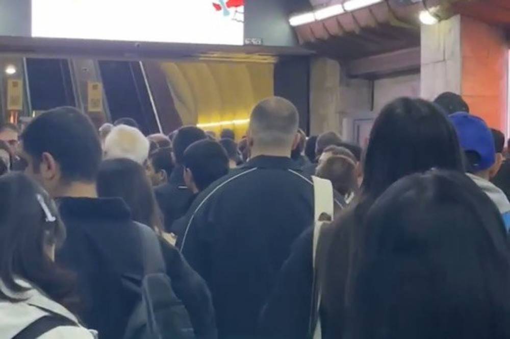 Պատահար՝ մետրոյի «Բարեկամություն» կայարանում. դեպքի վայրում ոստիկաններն ու շտապօգնությունն են աշխատել