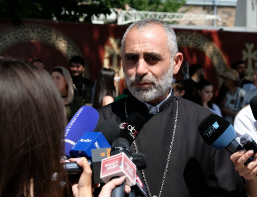 «Առանց իրեն կքննվի իր կարգապահության հարցը». Տեր Եսայի քահանա Արթենյանը՝ Ստեփան Ասատրյանի աջակից Տեր Տարոնի մասին