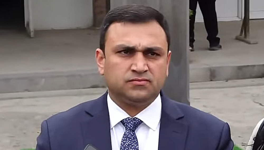 Վաղարշապատի հավաքարները բեմի հարակից տարածքն են մաքրելուց եղել, խնդրել են՝ բեմն էլ են մի պահ մաքրել