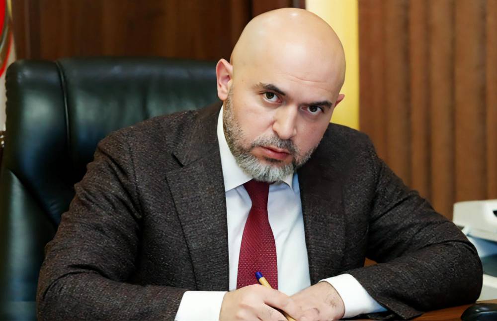 Կիրակի օրը հայերի հոգևոր կենտրոնի բնակիչները, հուսով եմ, կմերժեն թե ծառից շատ հեռու ընկած պտուղը, թե մեկ այլ ծառից էլ ավելի հեռու ընկած պտուղի դրածոյին․ Աշոտյան