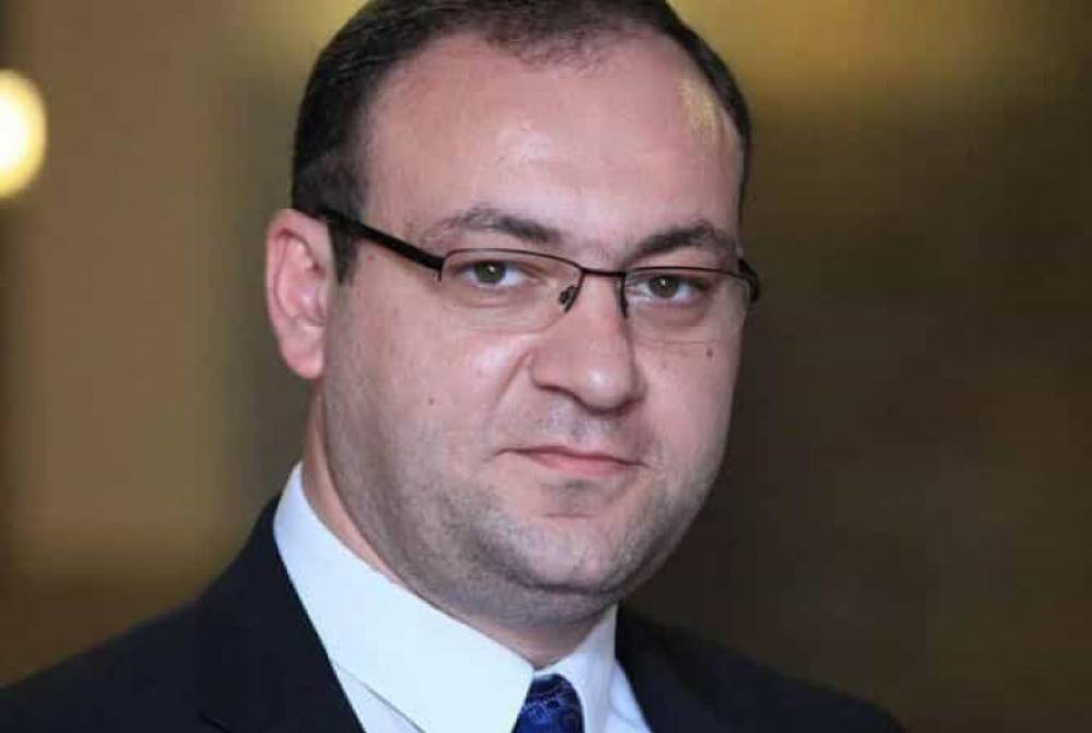 Վազգեն Սաղաթելյանն ու Նարեկ Սամսոնյանն իրենց հաղորդաշարի ժամանակ երբևէ չեն հնչեցրել սեռական բնույթի հայհոյանքներ. փաստաբանի պատասխանը՝ Արայիկ Հարությունյանին