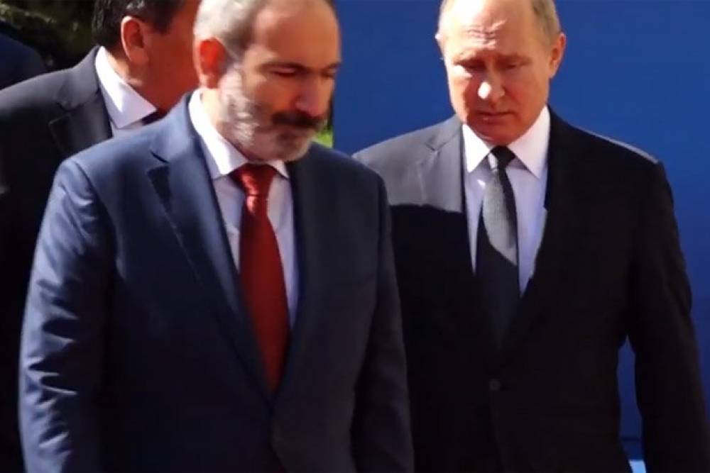 Վրացի լրագրողը` խախտելով արարողակարգը, փորձել է Պուտինից պատասխան ստանալ