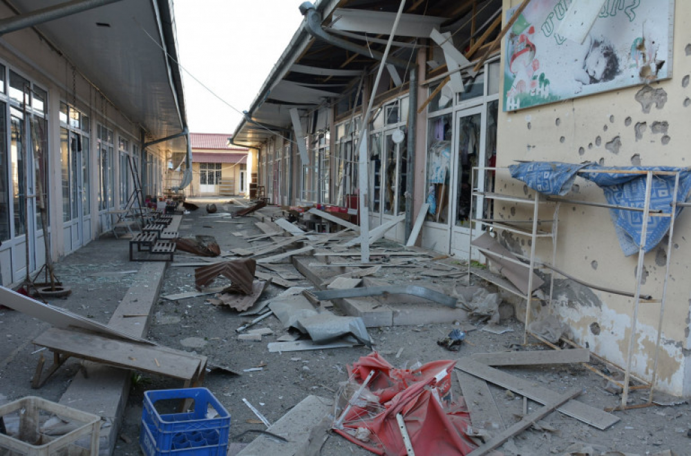 Խաղաղ բնակչությանը չթիրախավորելու պայմանավորվածությունից շատ չանցած՝ առավոտյան հրթիռակոծվել է Ստեփանակերտը, նյութական մեծ վնաս է պատճառվել․ Արցախի ԱԻՊԾ (լուսանկարներ)