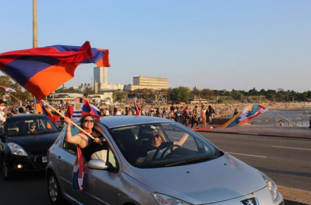 Ուրուգվայի հայ համայնքը զանգվածային ավտոերթ է իրականացրել մայրաքաղաքում՝ պահանջելով ճանաչել Արցախի անկախությունը (լուսանկարներ, տեսանյութ)