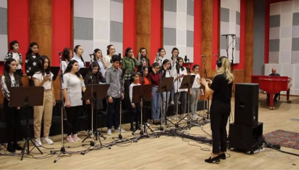 «Գեղեցիկ և ուժեղ երգ՝ արցախցի երեխաների կատարմամբ»․ Արտակ Բեգլարյան (տեսանյութ)