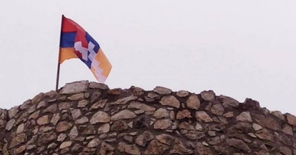 Հոկտեմբերի 15-ին ռուս խաղապահները մտել են Արցախի ՊԲ N զորամաս և ասել, որ զորամասի վրայից հանեն Արցախի Հանրապետության դրոշը