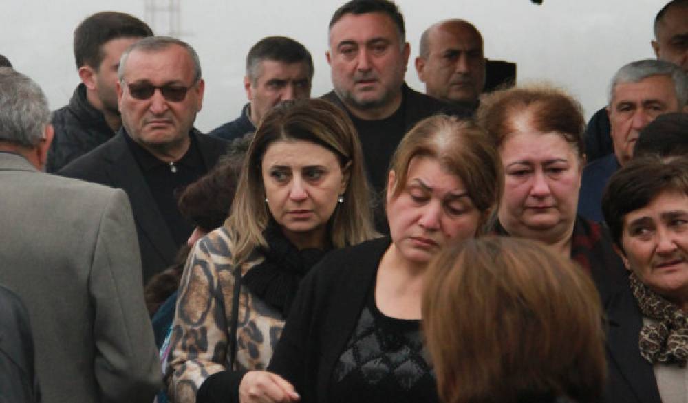 Արցախի ԱԺ նախագահն ու պատգամավորները հարգանքի տուրք են մատուցել ԱԺ պատգամավոր Արեգ Ավագյանի որդու հիշատակին