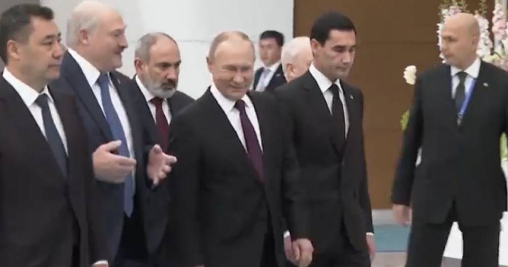 Նիկոլ ընտրողներ, էս տեսարաններից դուք գոհ ե՞ք, նորմալ ա՞ սենց նվաստացած աշխարհին ներկայանալ