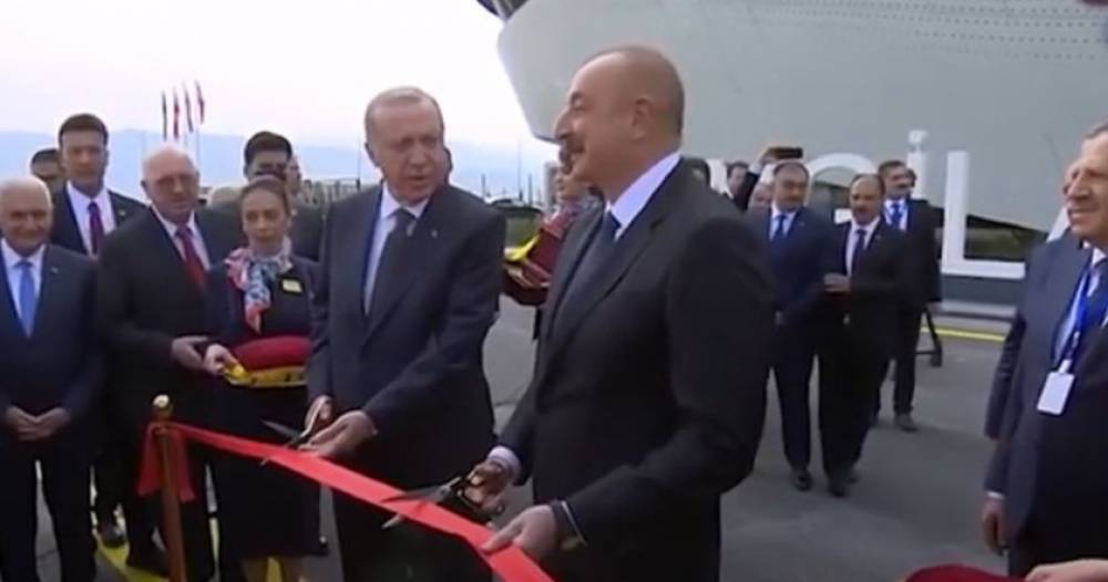 «Եղբա՛յր Ալիև, մկրատը ոսկո՞ւց է». Էրդողանը՝ Կովսականի օդանավակայանի առաջին ուղևոր (Video)