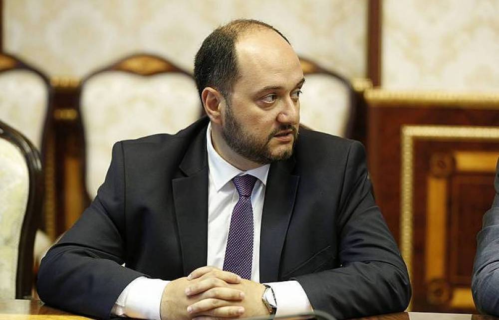 Արայիկ Հարությունյանը շրջում է օպերատիվ համարներով. նրանք վախեցած են. «Ժողովուրդ»