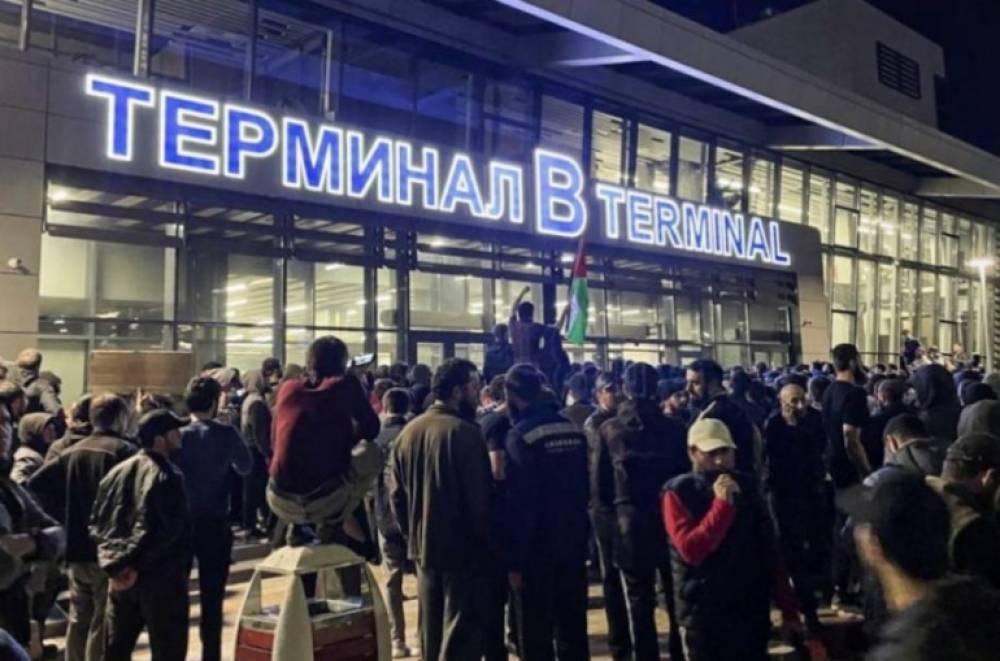 Հակաիսրայելական բողոքի ակցիայի մասնակիցները ներխուժել են Մախաչկալայի օդանավակայան. զանգվածային անկարգություններից հետո օդանավակայանը ժամանակավորապես փակվել է