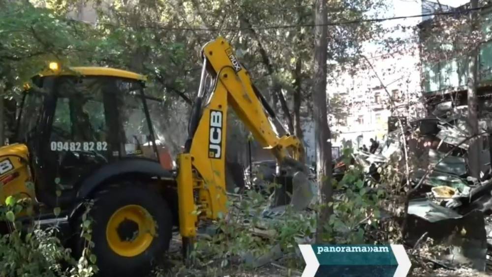 ՈՒՂԻՂ. Սարյան պուրակում այս պահին կրպակներ են քանդում