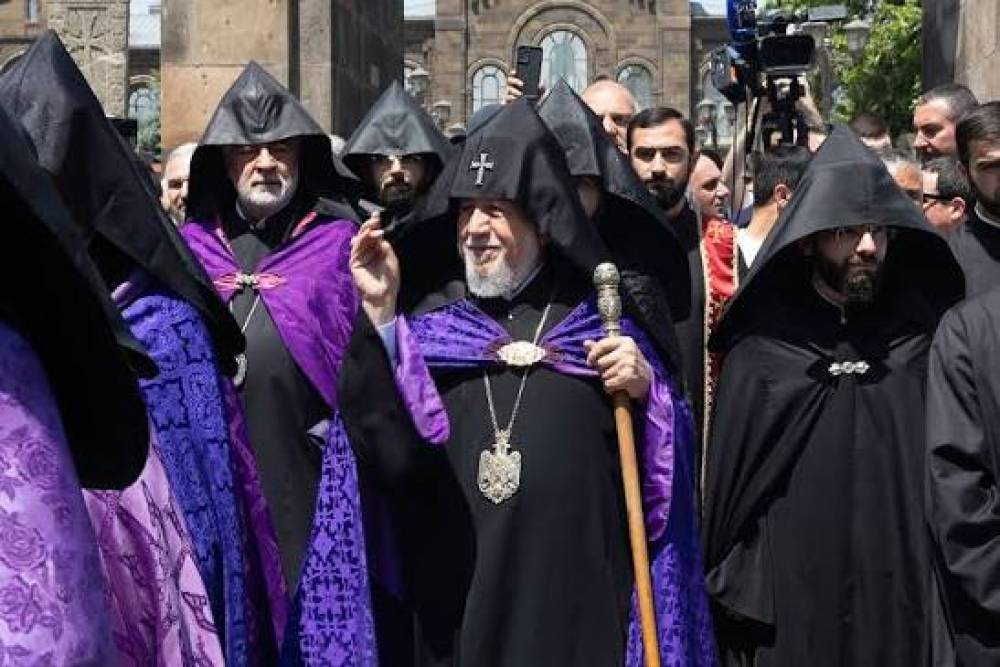 Մայր Աթոռ Սուրբ Էջմիածնում Գարեգին Երկրորդի օրհնությամբ պատարագ է մատուցվում (ուղիղ)