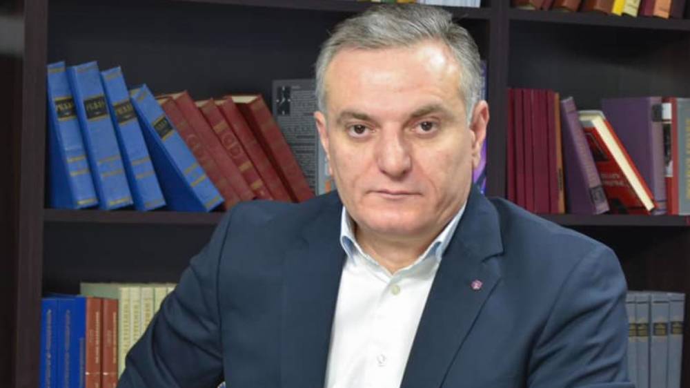 Նիկոլի մանկամիտ հարցադումը, թե «ինչո՞ւ չեք լուծել Ղարաբաղի հարցը» վկայում է այն մասին, որ նա ընկալում է իր դավադրության անհաղթահարելի լինելը. Զաքարյան