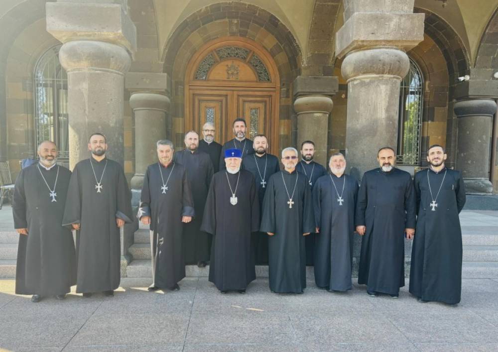 Ամենայն Հայոց Կաթողիկոսը իր օրհնությունն է բերել Արագածոտնի թեմի հոգևոր սպասավորներին