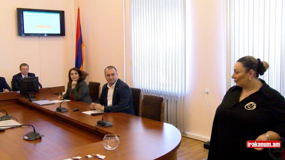 Բերեք տեղը դրեք, թող ինքը գա քաշի. միջադեպ ԿԸՀ-ում
