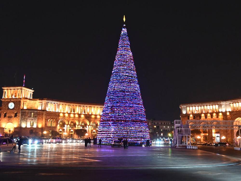 Հայտնի է` որքան գումար կծախսվի Երևանի գլխավոր տոնածառի ճյուղերի ու լուսավորության համար