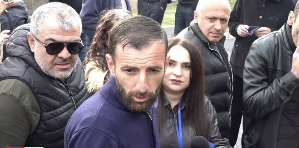 «Չես կարա իմ չափ կրթություն ստանաս».Դիլիջանի «արու» քաղաքապետի նյարդային պահվածքը եկեղեցու տարածքում