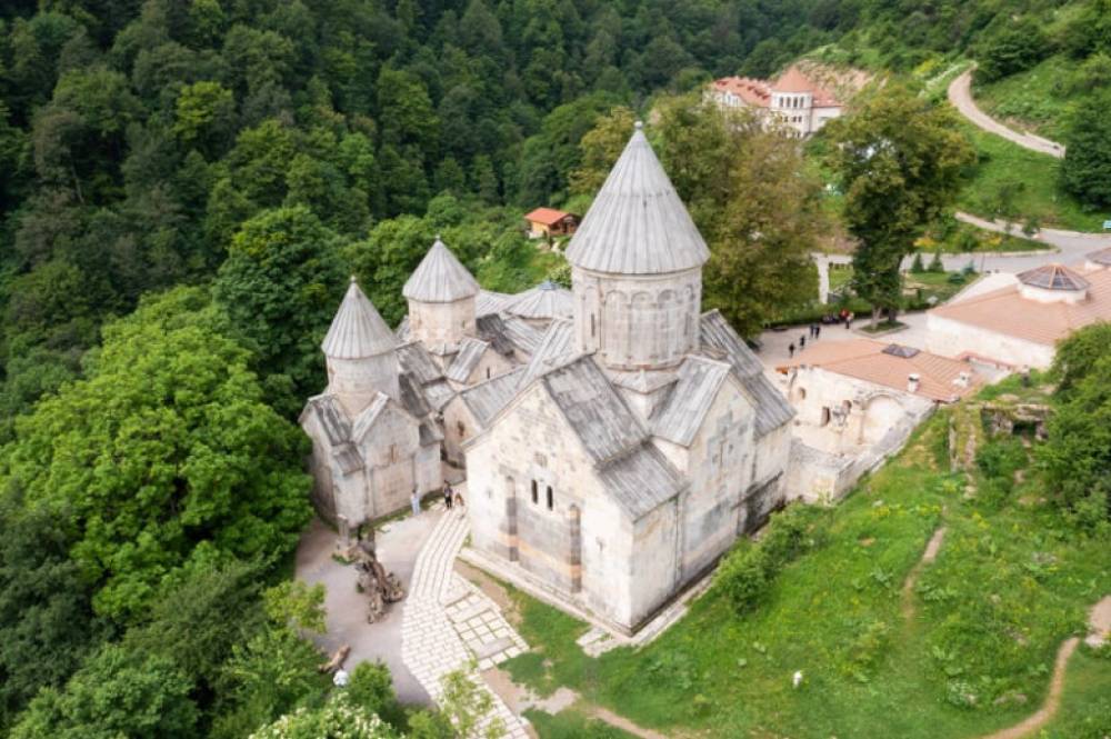 Ինչո՞ւ են իշխանությունները Հաղարծին վանական համալիր տանող ճանապարհը դուրս թողել «ասֆալտային փիառ» օպերացիայից. «Փաստ»