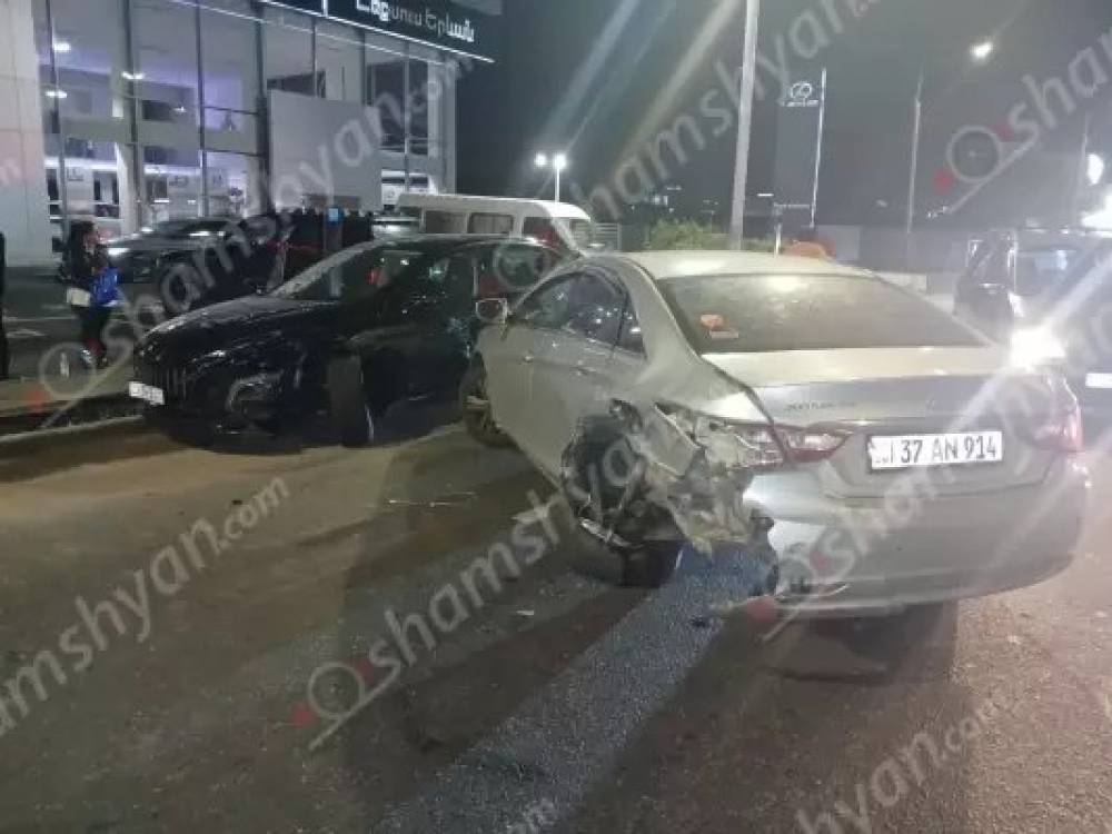 Խոշոր ավտովթար է տեղի ունեցել Երևանում․ վիրավոր կա