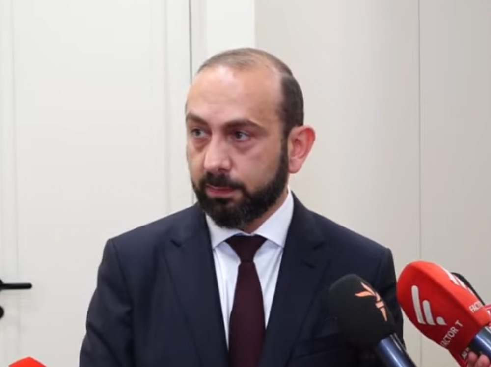 Ադրբեջանը կարծում է, որ պետք է փոխենք մեր Սահմանադրությունը, իսկ մենք դրա հետ համաձայն չենք. այս հարցում փոխըմբռնում չկա. Միրզոյան