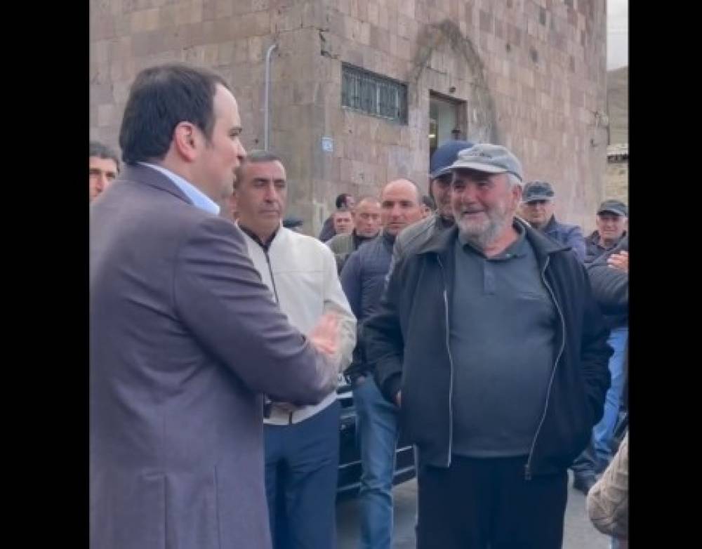 «Մեր ձևով» ժողովրդական շարժման անդամները Մեղրաձորի և Աղավնաձորի բնակիչների հետ քննարկել են մարզային բնակավայրերի զարգացման տեսլականը (Տեսանյութ)