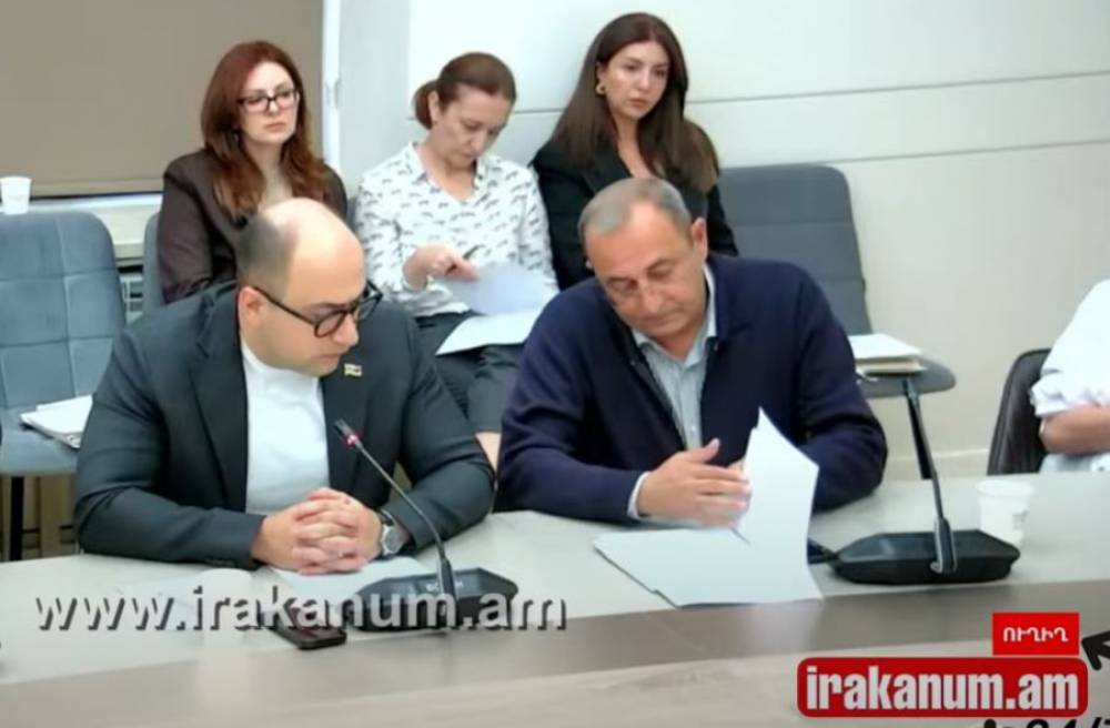 Հայկ Մամիջանյանը ներկայացնում է Նիկոլ Փաշինյանի իմպիչմենթի հայտարարությունը