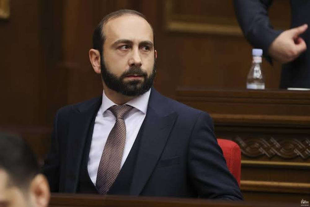 Երբ ասում ենք՝ եկեք ստորագրենք խաղաղության պայմանագիրը, իրենք ասում են՝ մինչև ձեր Սահմանադրությունը չփոխվի, չենք ստորագրի. Արարատ Միրզոյան