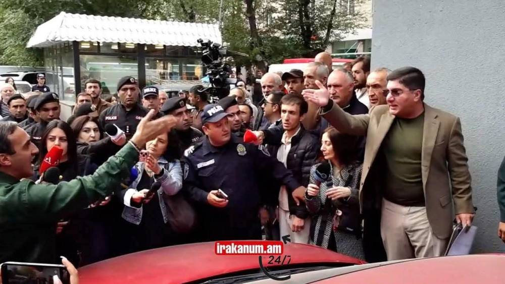 Այ համբալ, հեսա կթքեմ վրեդ. վեճ Մեսրոպ Մանուկյանի ու Աջափնյակի թաղապետի միջև