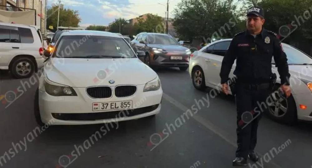 Երևանում BMW-ն բախվել է Mitsubishi-ին և վրաերթի ենթարկել հետիոտնին. կա վիրավոր