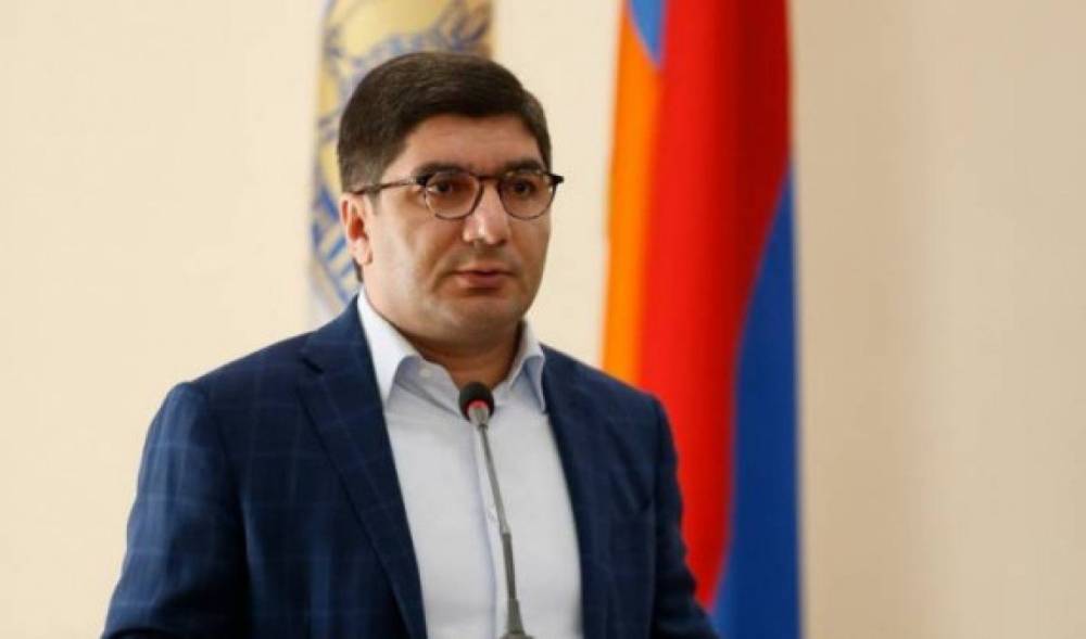 Աննախադեպ իրավիճակ է, երբ երկրի առջև ծառացած բազմաթիվ անվտանգային, սոցիալական խնդիրների պայմաններում ԱԺ-ն քննարկման ընդամենը երկու հարց ուներ. Մանուկյան