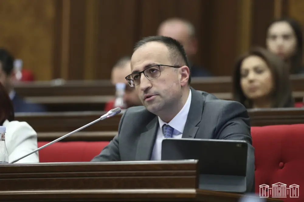 Արսեն Թորոսյանին թանկարժեք վագր են նվիրել․ «Հրապարակ»