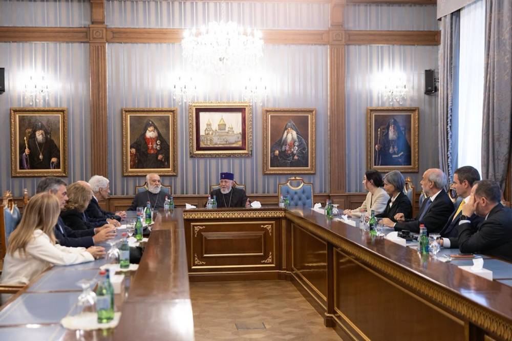 Ամենայն Հայոց Կաթողիկոսն ընդունել է «Գալուստ Գյուլբենկյան» հիմնադրամի պատվիրակությանը