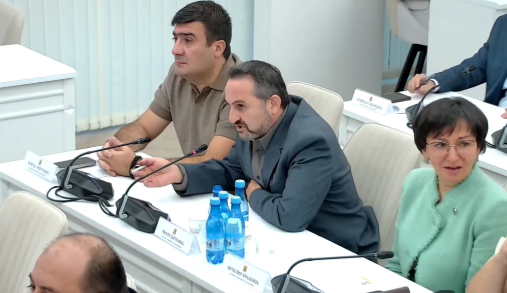 Մենակ պարել գիտեք, քաղաքը չեք կարողանում ղեկավարել. փող եք ուտում, թալանում եք. Պեդրո Զարոկյան