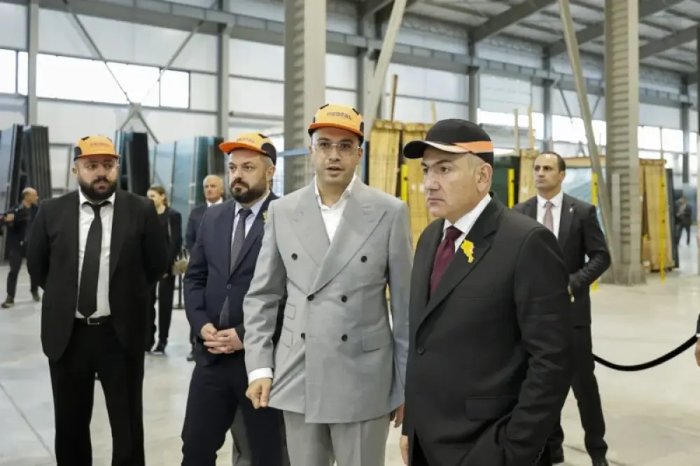 Փաշինյանը ներկա է եղել ապակու մշակման նոր գործարանի բացման արարողությանը