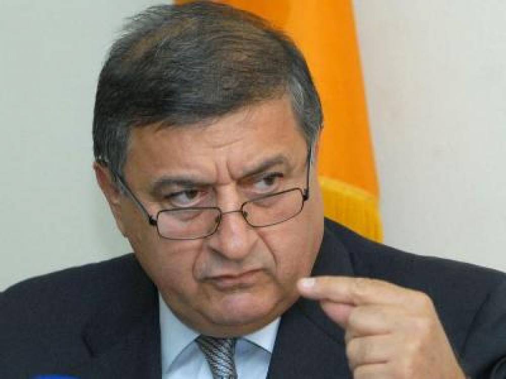 Հարց լուծողը. «Բա որ էդ բոլորի հարցերը ես եմ լուծում, իմ հարցն ինչո՞ւ չեմ լուծում». «Հրապարակ»