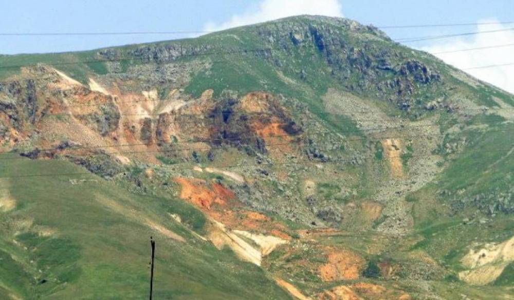Վար­չա­պե­տը կա´մ բա­նից ան­տե­ղ­յակ է, կա´մ պար­զա­պես ստում է. ի­րա­կա­նում Ա­մուլ­սա­րի հան­քի շա­հա­գոր­ծումն ար­գե­լե­լու բազ­մա­թիվ ի­րա­վա­կան հիմ­նա­վո­րում­ներ կան․ «Իրատես»