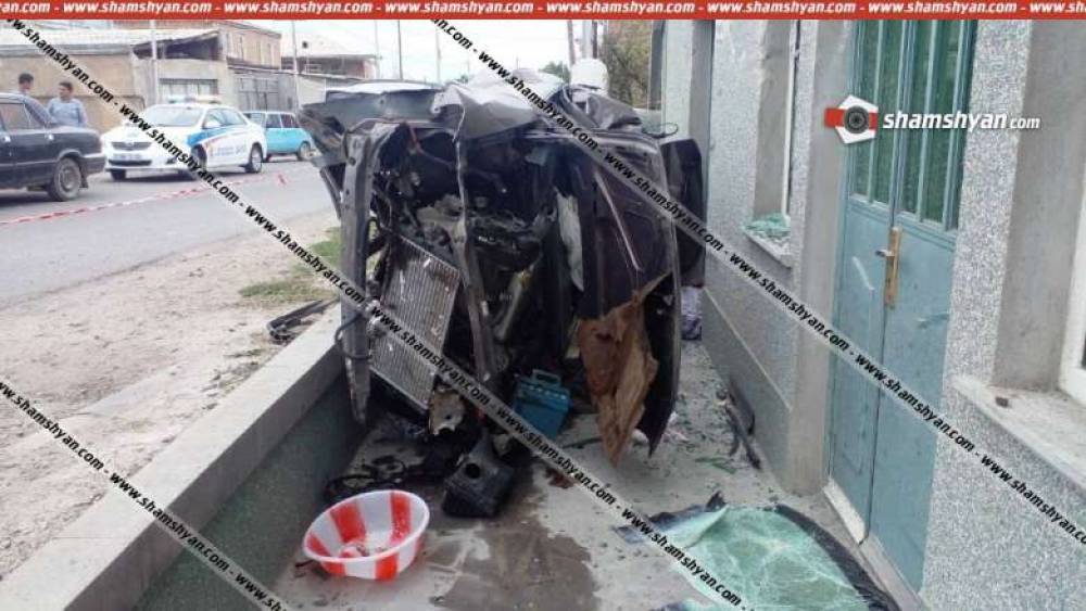 Զոլաքարում 25-ամյա վարորդը «Opel»-ով բախվել է պատին և կողաշրջվել, նրա մայրը մահացել է
