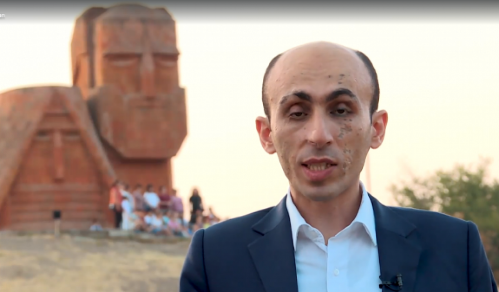 Միակ ճշմարիտ ուղին` անկախության ուղին է. Արցախի պետնախարարի ուղերձը Արցախի Հանրապետության հռչակման առթիվ