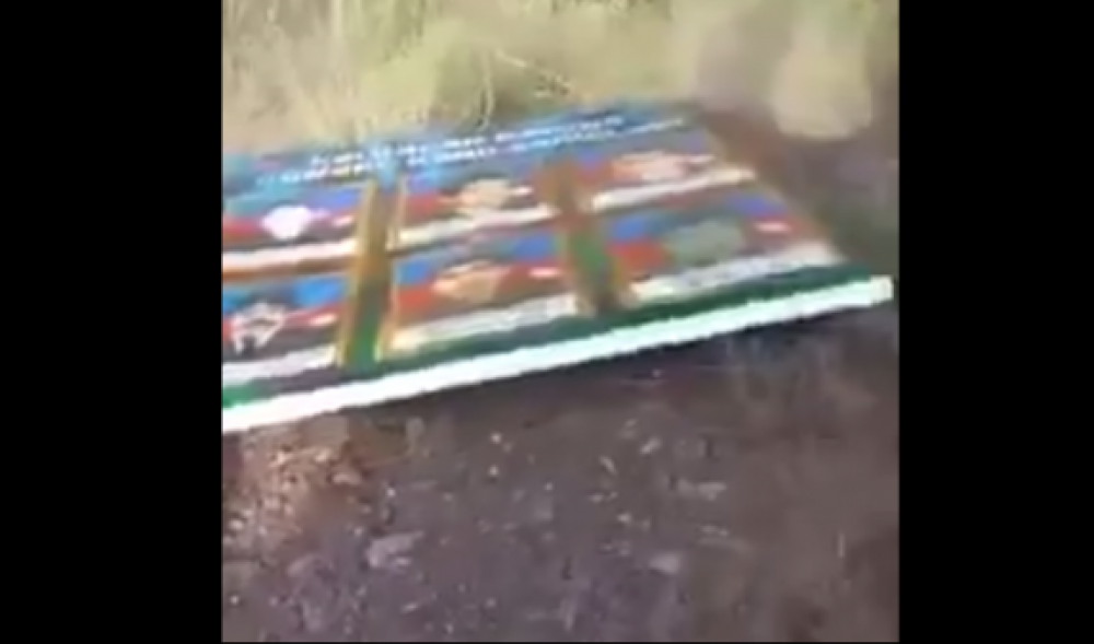 Քարվաճառում պոկել են Ադրբեջանի տարբերանշանով ցուցանակն ու նետել. տեսանյութ