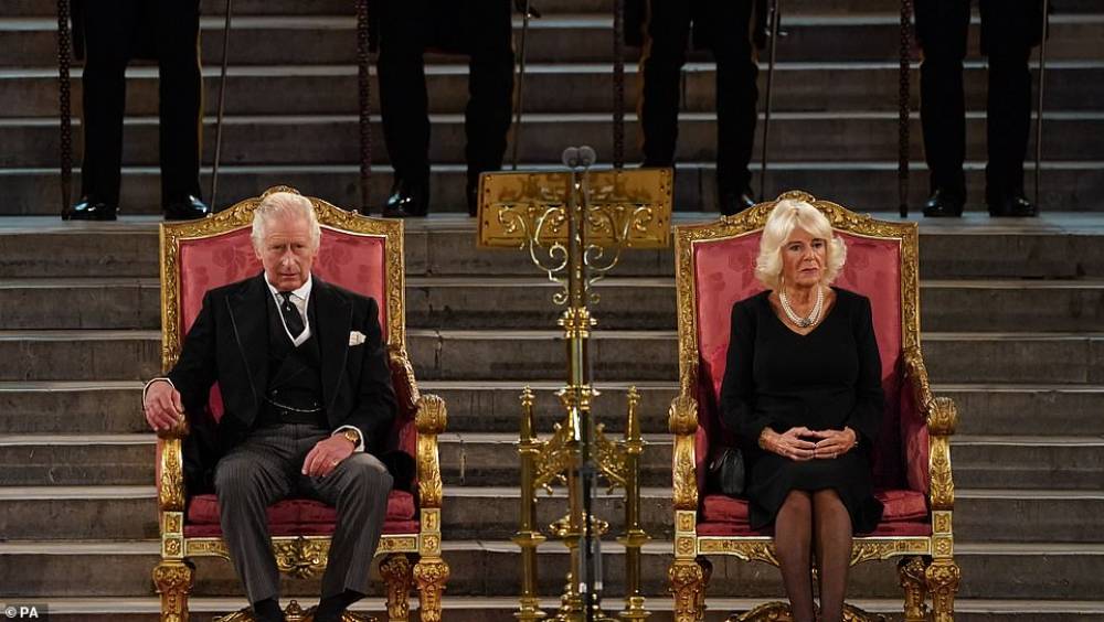 Մեծ Բրիտանիայի նոր միապետը ժամանել է խորհրդարան՝ առաջին անգամ հանդես գալով ուղերձով (Photo)