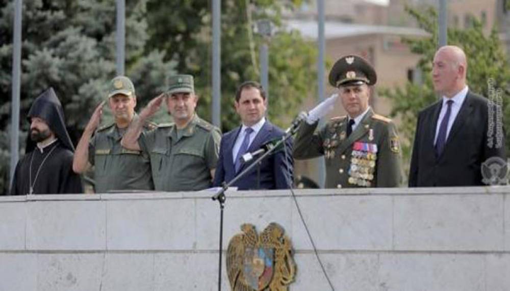 Ջալալ Հարությունյանի դեմ մեղադրանքից հետո նախարարի հետ լուսանկարերը հեռացվել են ՊՆ կայքից