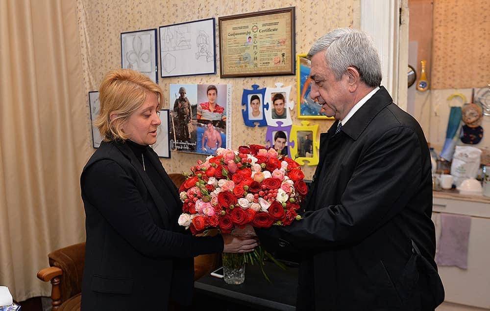Հերոսի ծնողին հարգելու շնորք ու ձև կար