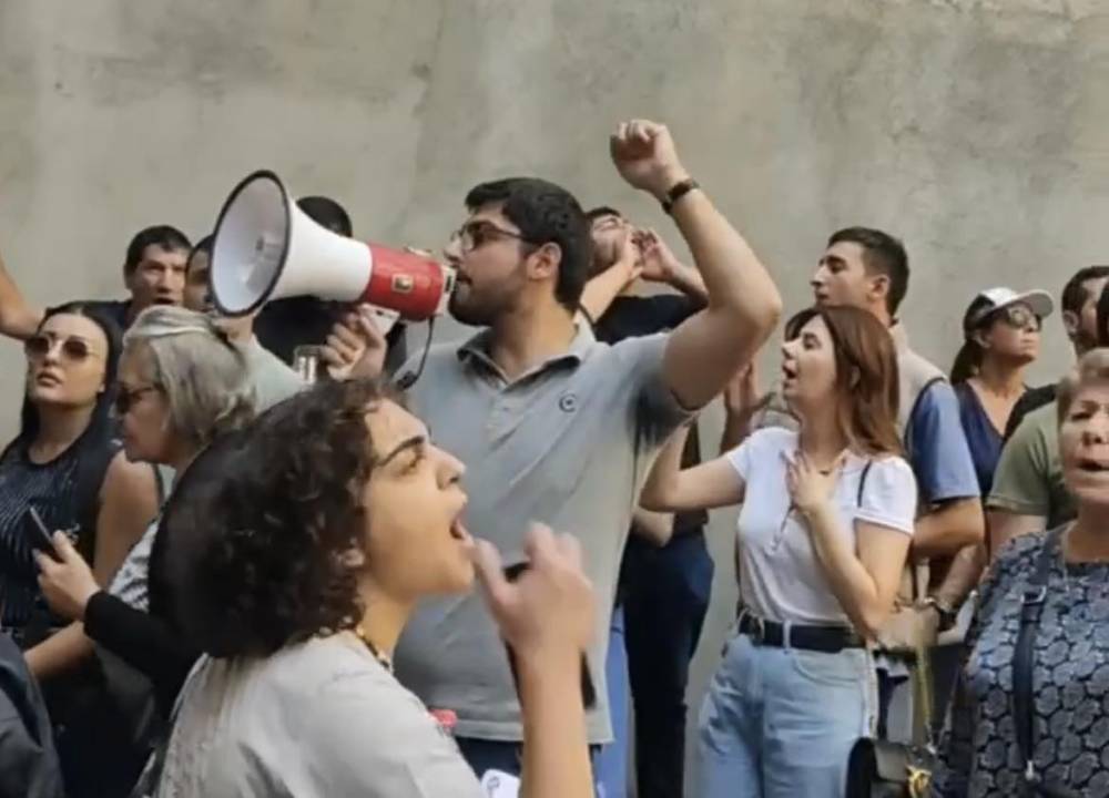 ‼️Հենց հիմա ցուցարարները  Անդրանիկ Քոչարյանի տան դիմաց