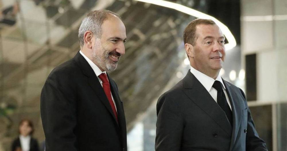 Գուշակեք, թե ինչ բախտ է նրան սպասում. Մեդվեդեւը Փաշինյանի մասին գրառում է արել