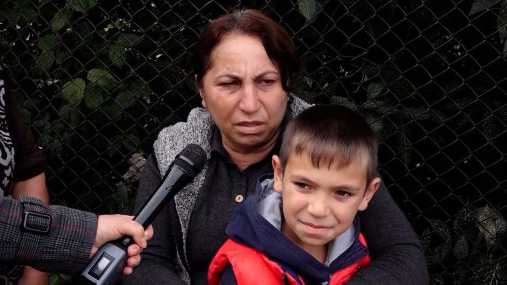 Զոհված էրեխուս նկարը վերցրի, դուրս էկա, ափսոս մեր հողերը․ մարտակերտցիներ