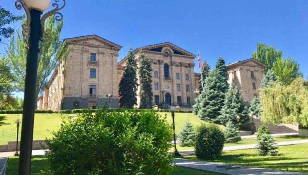 Իմպիչմենտի վերաբերյալ խորհրդարանական լսումներից առաջ հանդիպել են «Պատիվ ունեմ» խմբակցության և «Բարգավաճ Հայաստան» կուսակցության ներկայացուցիչները